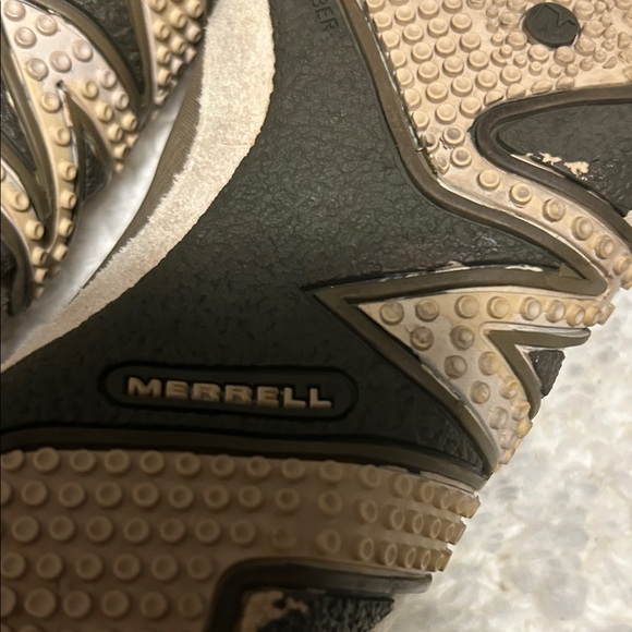 Merrell Women's Sneakers in Beige and Olive - Picture 4 of 10
